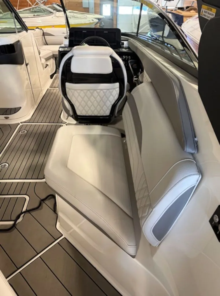 Slide: The Image of Sea Ray SLX 260 2023 - 5