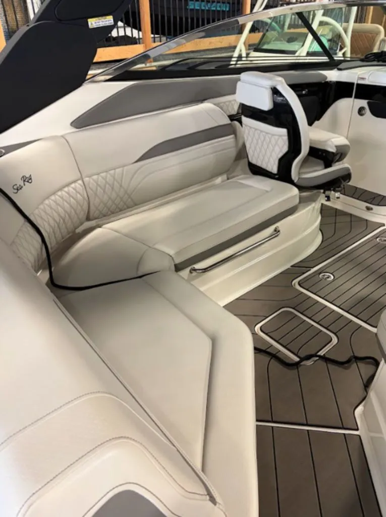 Slide: The Image of Sea Ray SLX 260 2023 - 6