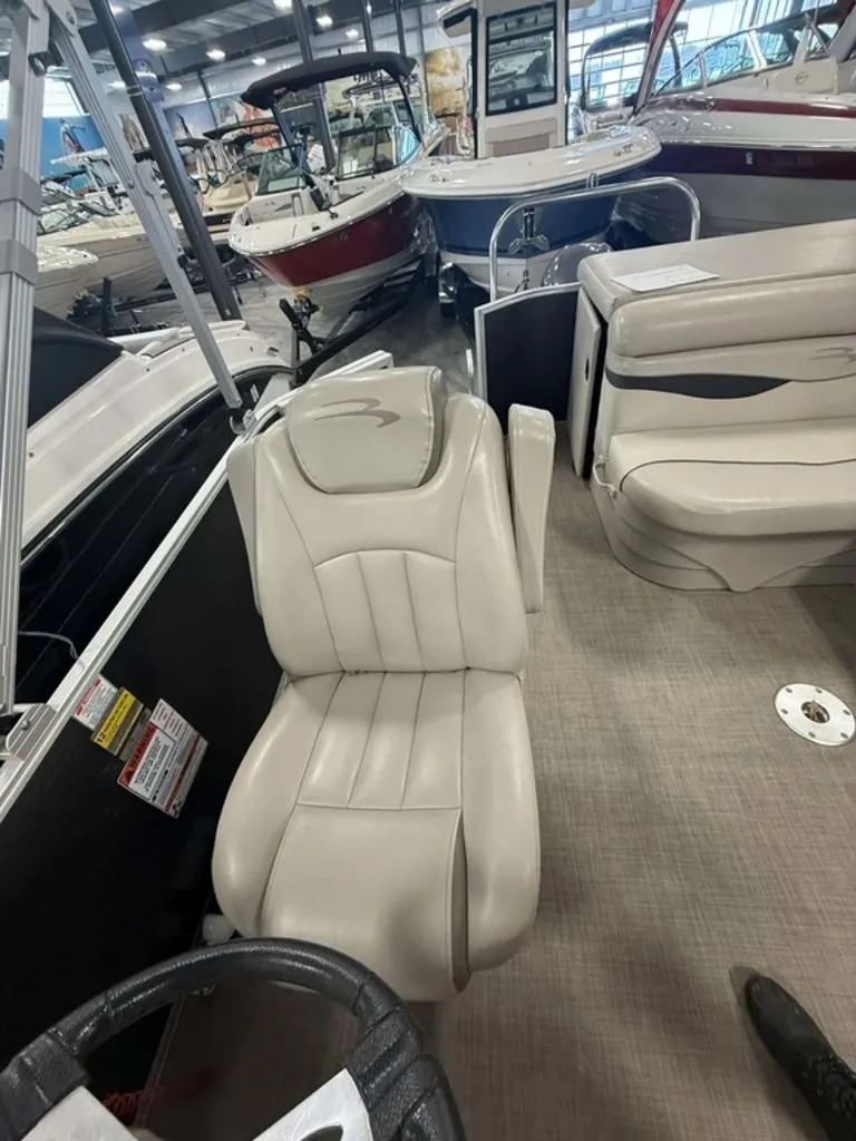 Slide: The Image of Bennington 22 SSLX 2016 - 4