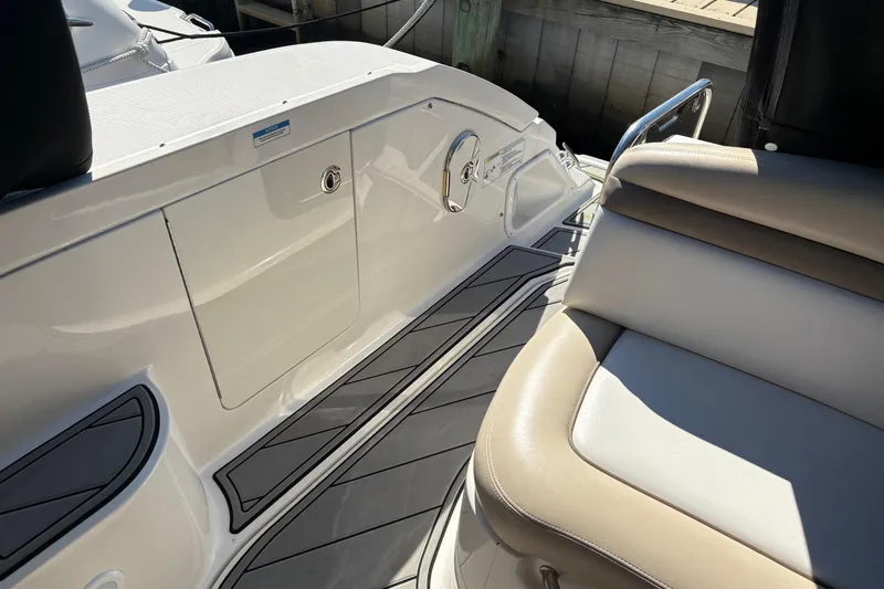 Slide: The Image of Joystick control on 2012 Sea Ray 370 Sundancer boat dashboard. - 16