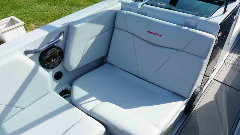 Slide: The Image of MasterCraft NXT24 2023 - 17