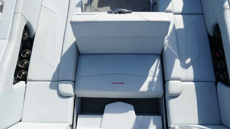 Slide: The Image of MasterCraft NXT24 2023 - 32
