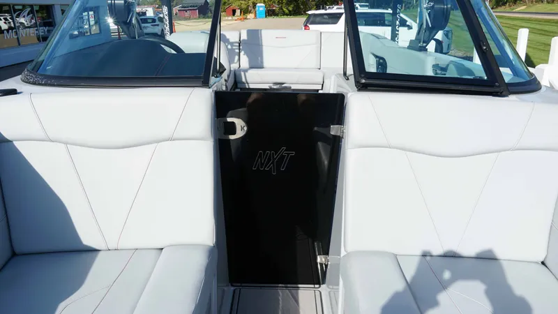 Slide: The Image of MasterCraft NXT24 2023 - 37