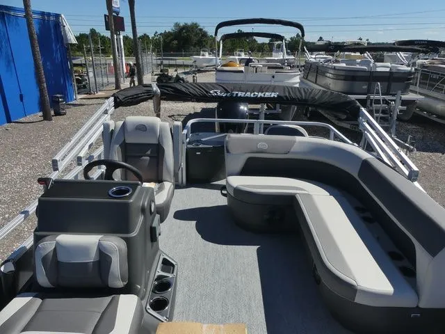 Slide: The Image of Sun Tracker Bass Buggy 18 DLX 2026 - 13