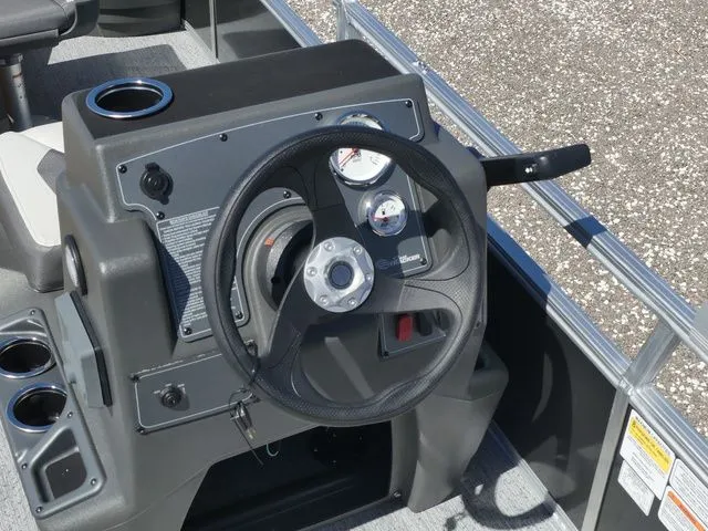 Slide: The Image of Sun Tracker Bass Buggy 18 DLX 2026 - 14