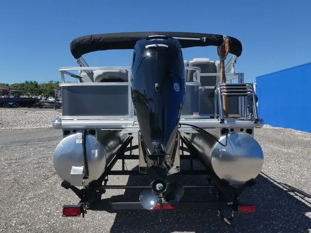 Slide: The Image of Sun Tracker Bass Buggy 18 DLX 2026 - 5