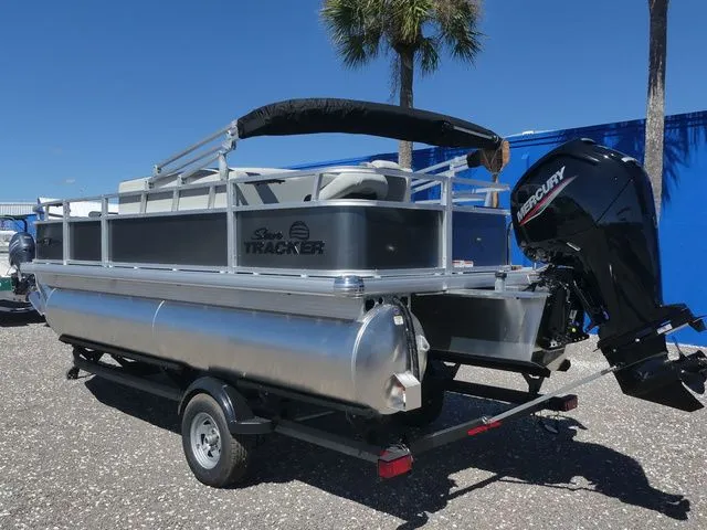 Slide: The Image of Sun Tracker Bass Buggy 18 DLX 2026 - 6