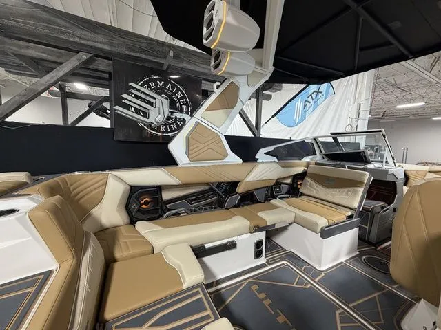 Slide: The Image of Tigé Ultré 23ZX 2026 - 9