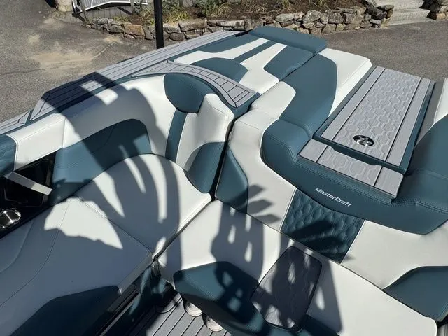 Slide: The Image of MasterCraft XT23 2026 - 14