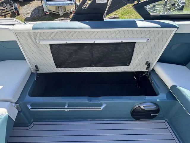 Slide: The Image of MasterCraft XT23 2026 - 20