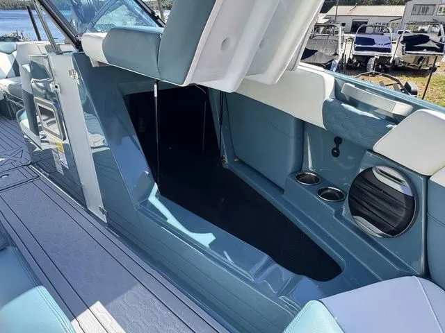 Slide: The Image of MasterCraft XT23 2026 - 34