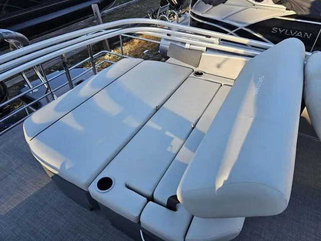 Slide: The Image of Sylvan Mirage 8524 CLZ DH 2026 - 12