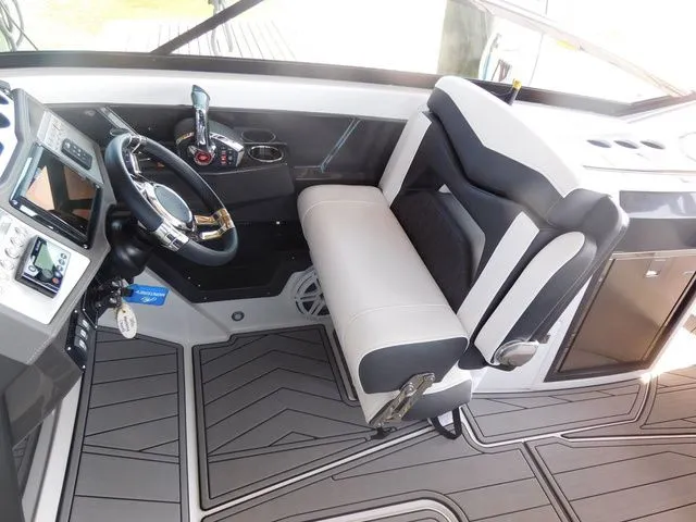 Slide: The Image of Monterey 305SS 2023 - 21