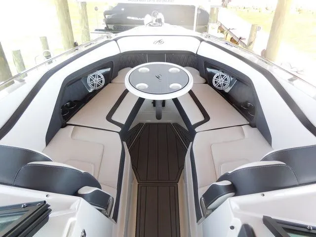 Slide: The Image of Monterey 305SS Super Sport 2023 - 10