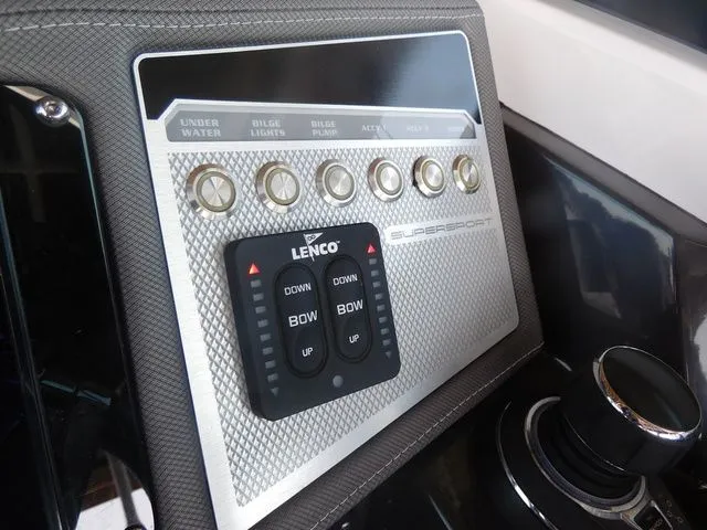 Slide: The Image of Monterey 305SS Super Sport 2023 - 17