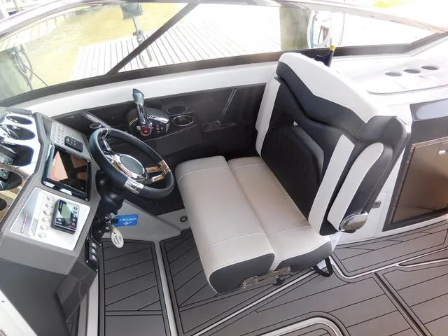 Slide: The Image of Monterey 305SS Super Sport 2023 - 19