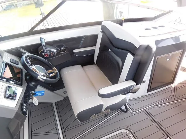 Slide: The Image of Monterey 305SS Super Sport 2023 - 20