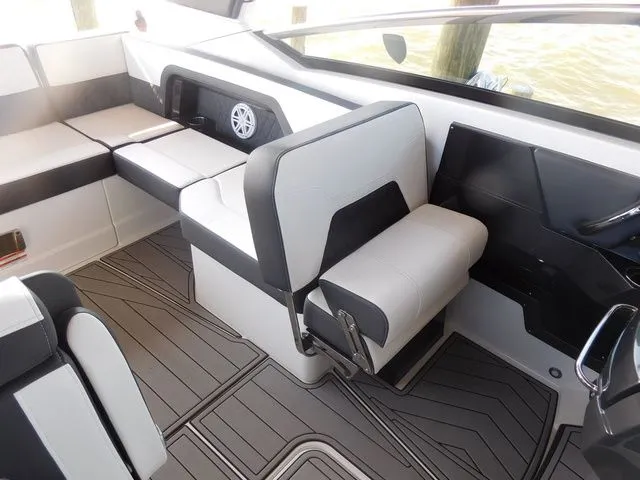 Slide: The Image of Monterey 305SS Super Sport 2023 - 26