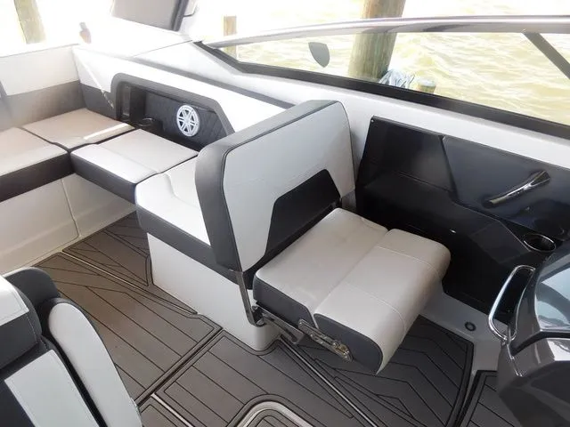 Slide: The Image of Monterey 305SS Super Sport 2023 - 27