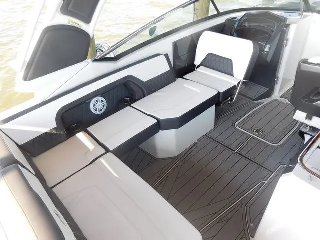 Slide: The Image of Monterey 305SS Super Sport 2023 - 28