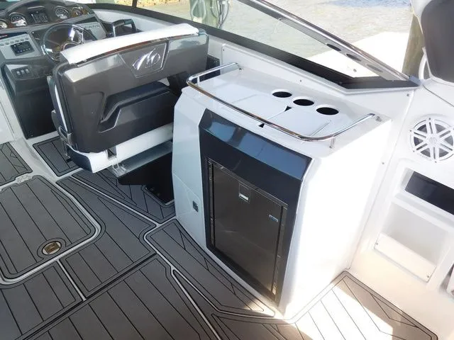 Slide: The Image of Monterey 305SS Super Sport 2023 - 30