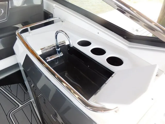 Slide: The Image of Monterey 305SS Super Sport 2023 - 31