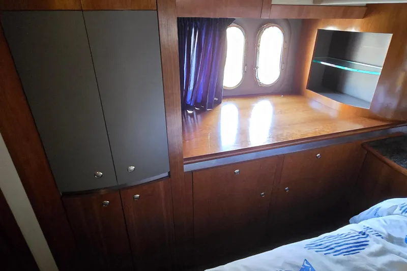 Slide: The Image of Luxurious 2005 Cruisers Yachts 500 Express cabin interior with modern amenities and stylish design. - 48