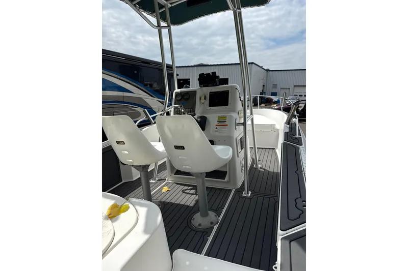 Slide: The Image of 2005 Seaswirl Striper 1851 Center Console O/B boat interior with seating and controls. - 4
