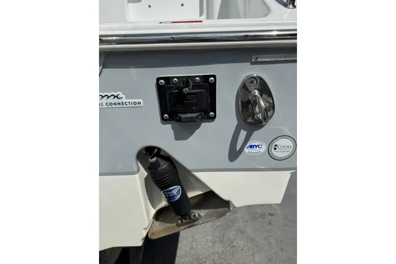 Slide: The Image of 2024 Sea Hunt Gamefish 27 boat stern with marine connection and ABYC certification. - 26