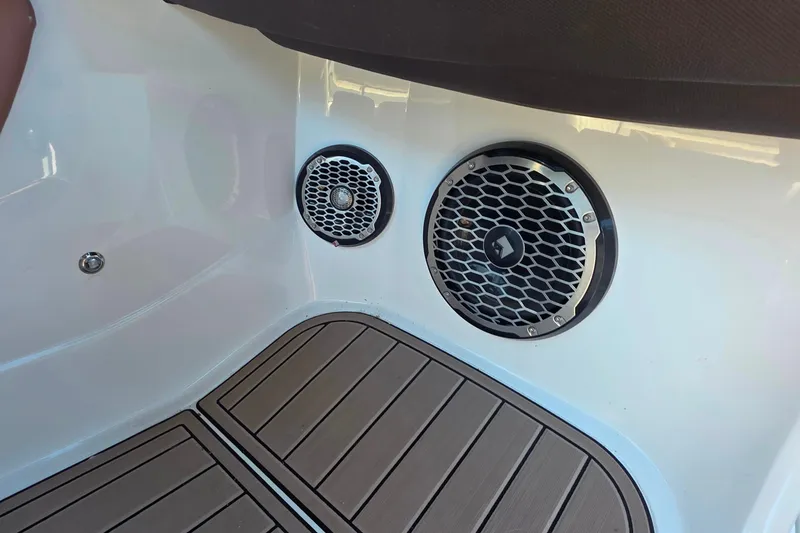 Slide: The Image of Speakers on a 2013 Cobalt A25 boat with wood-textured flooring. - 20