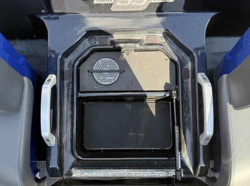 Slide: The Image of Ranger Z521R 2023 - 15