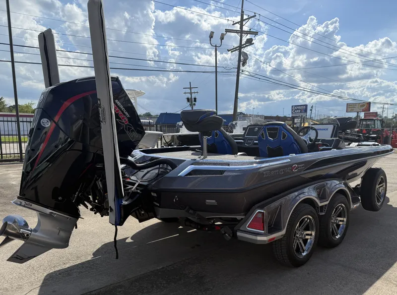 Slide: The Image of Ranger Z521R 2023 - 8