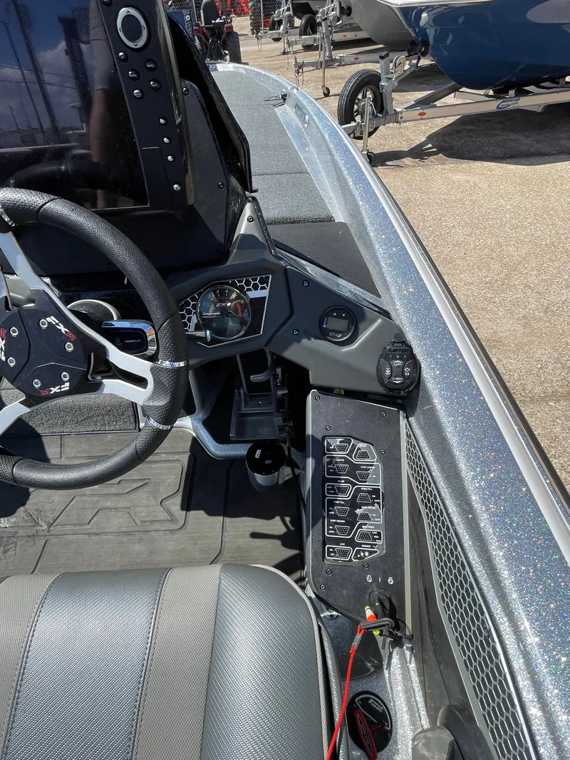 Slide: The Image of Skeeter Zxr21 Le 2023 - 17