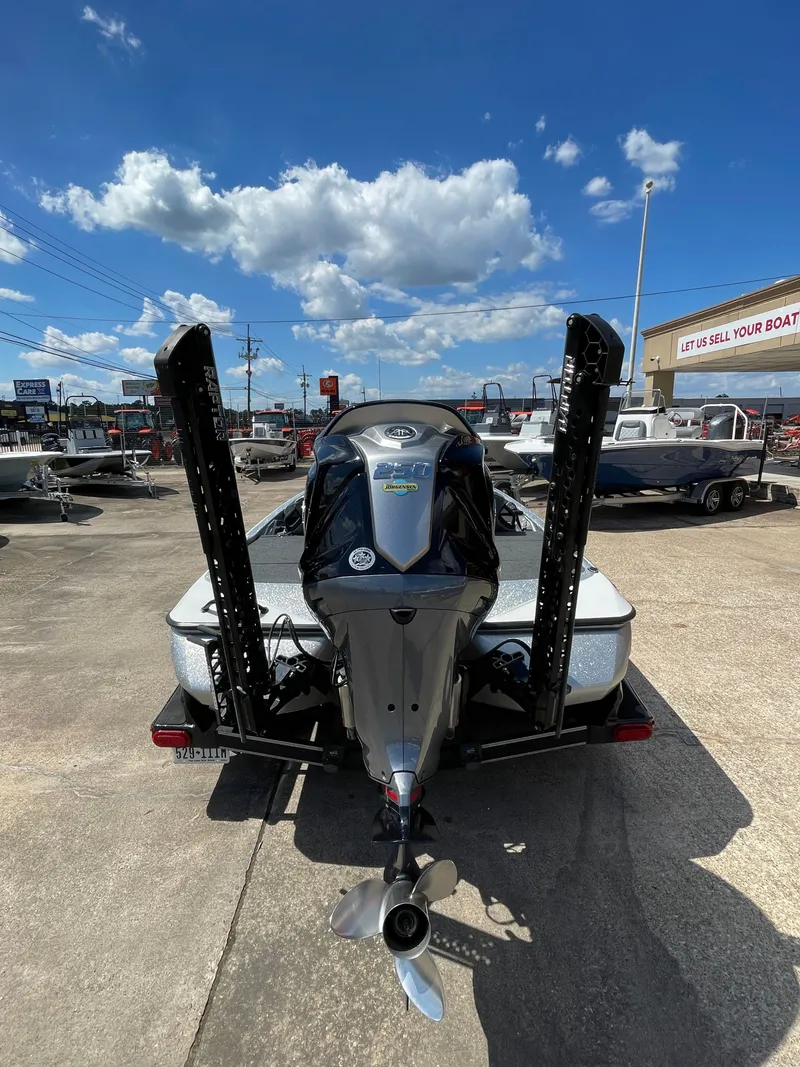 Slide: The Image of Skeeter Zxr21 Le 2023 - 9