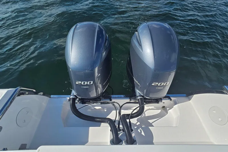 Slide: The Image of Twin Yamaha 200 engines on a 2019 Southport 272 TE boat in water. - 15