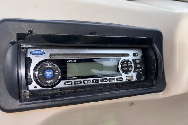 Slide: The Image of Jensen stereo system in 2012 Tahoe Pontoon VT 2285 EL dashboard. - 18