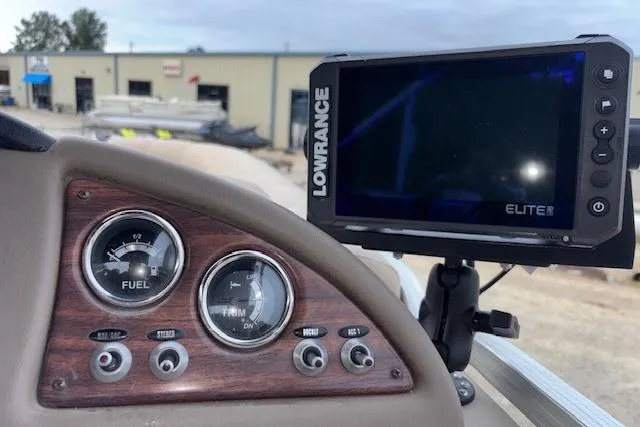 Slide: The Image of Dashboard of 2012 Tahoe Pontoon VT 2285 EL with Lowrance Elite GPS. - 20