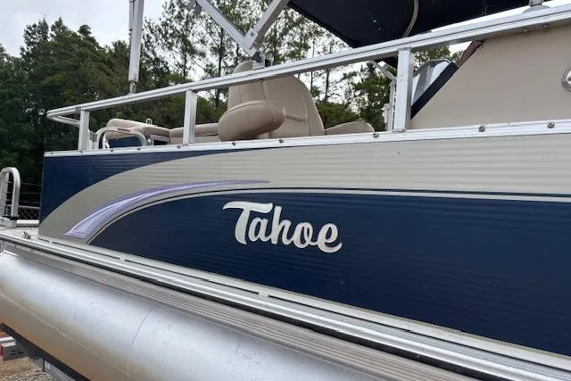 Slide: The Image of 2012 Tahoe Pontoon VT 2285 EL boat with blue and beige design. - 25