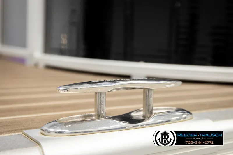 Slide: The Image of Close-up of a 2016 Bennington 24 SPDXDF boat cleat on deck. - 58