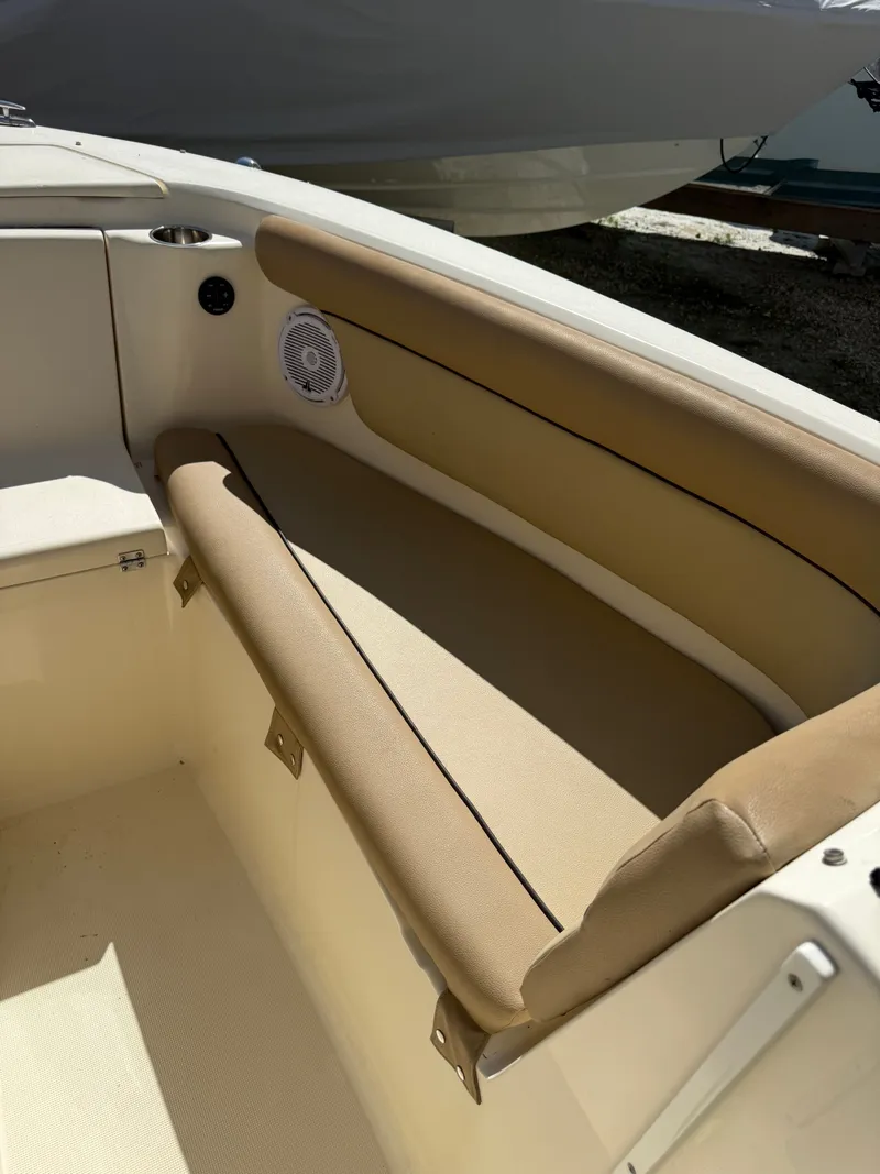 Slide: The Image of Scout 245 Dorado 2017 - 10