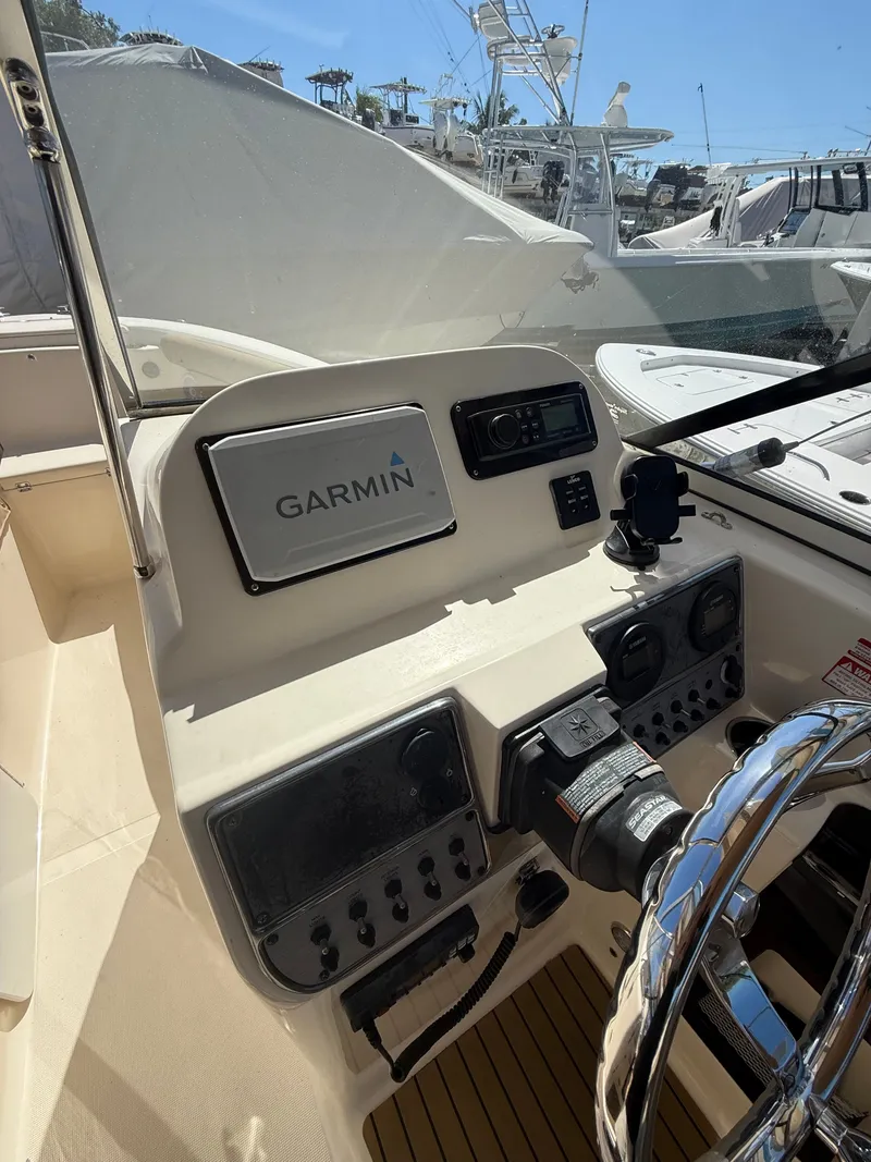 Slide: The Image of Scout 245 Dorado 2017 - 9