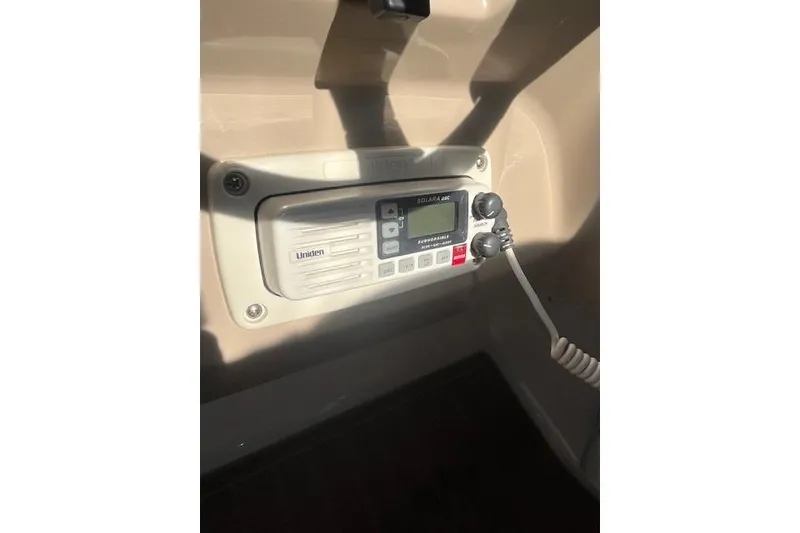 Slide: The Image of VHF radio on 2005 Chaparral 290 Signature boat dashboard. - 30