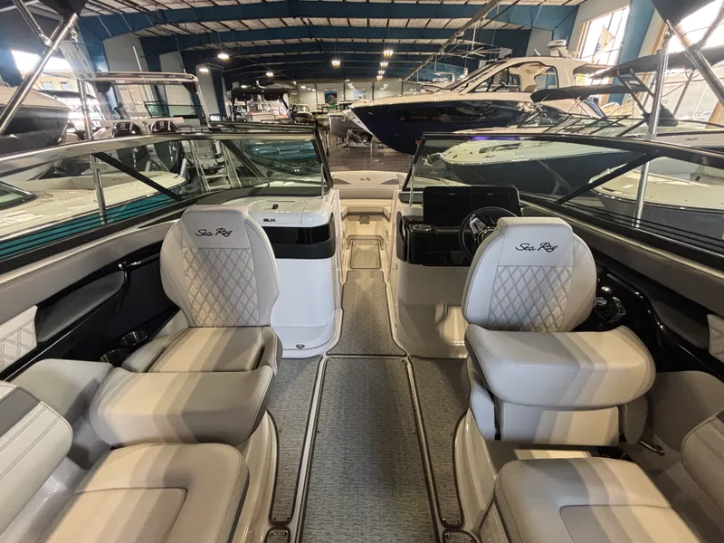Slide: The Image of Sea Ray SLX 260 Outboard 2026 - 10