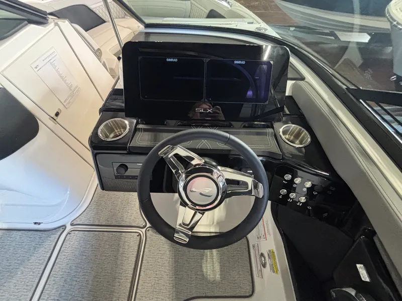 Slide: The Image of Sea Ray SLX 260 Outboard 2026 - 13