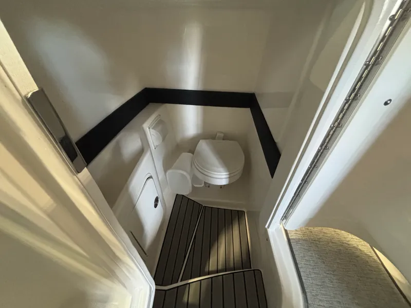 Slide: The Image of Sea Ray SLX 260 Outboard 2026 - 14