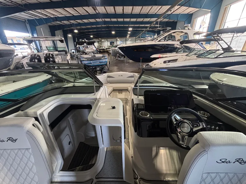 Slide: The Image of Sea Ray SLX 260 Outboard 2026 - 15