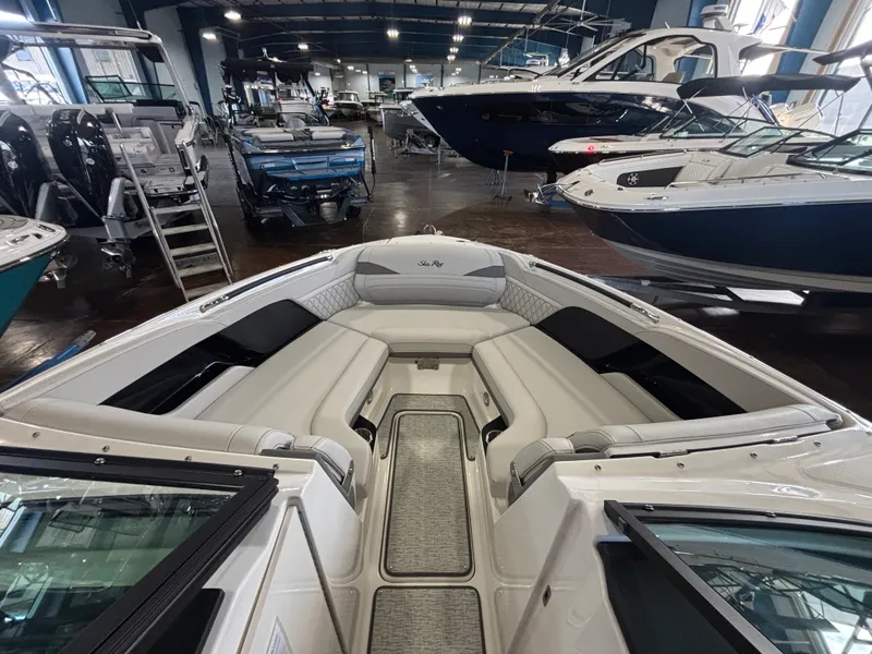 Slide: The Image of Sea Ray SLX 260 Outboard 2026 - 16