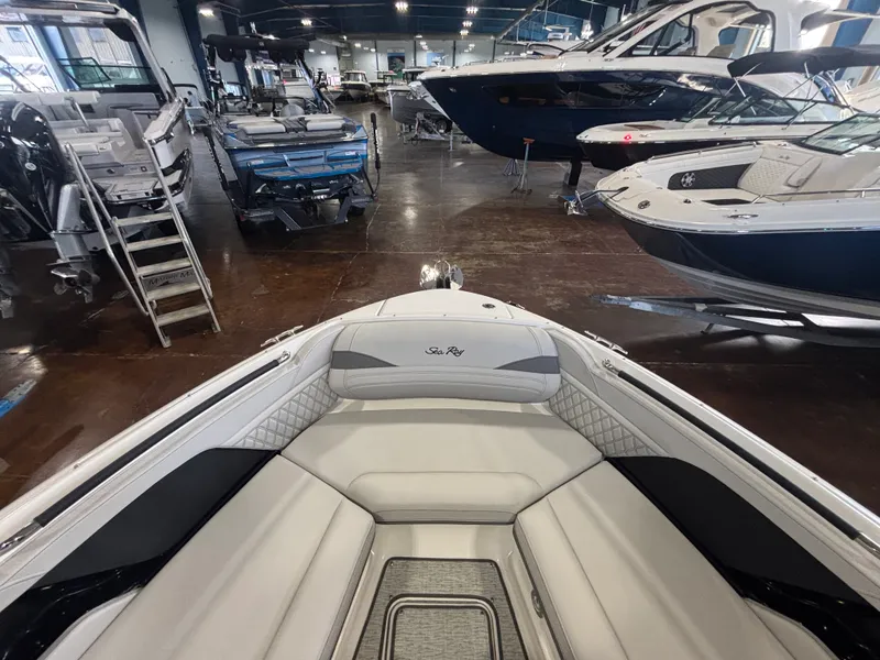 Slide: The Image of Sea Ray SLX 260 Outboard 2026 - 17