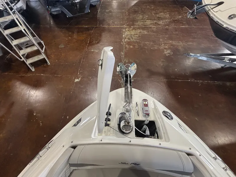 Slide: The Image of Sea Ray SLX 260 Outboard 2026 - 19