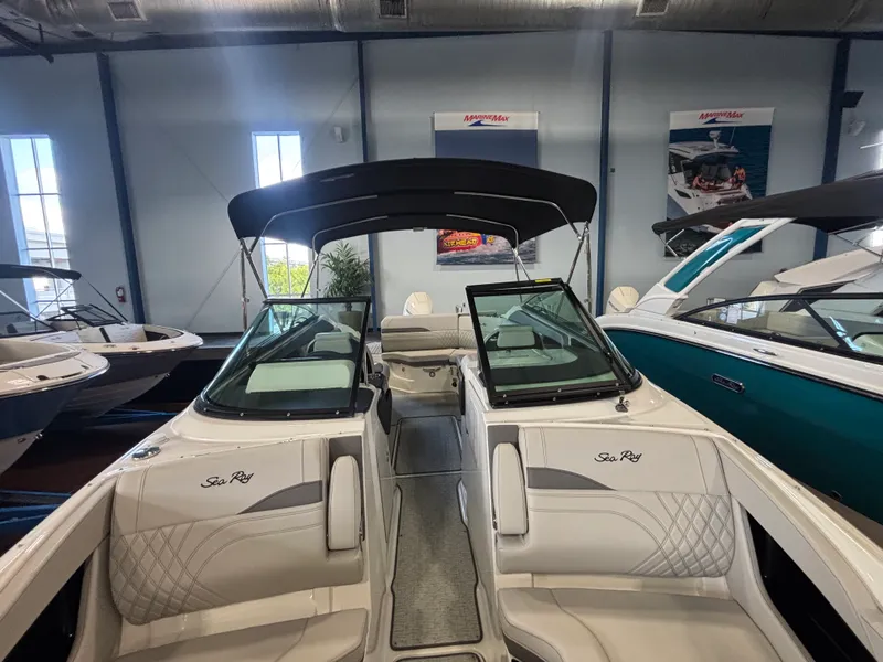 Slide: The Image of Sea Ray SLX 260 Outboard 2026 - 20